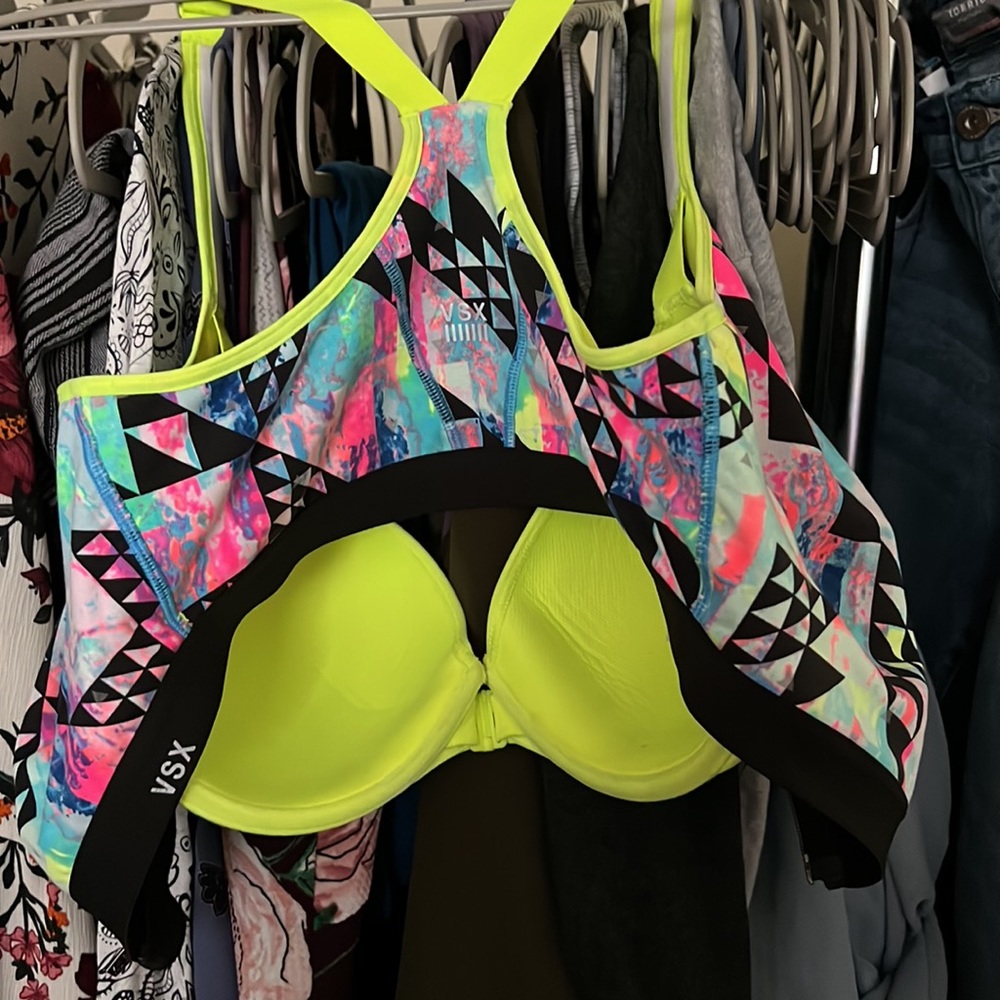 Victoria's Secret Sport bundle White Floral
Knockout Leggings and bra - Picture 12 of 13